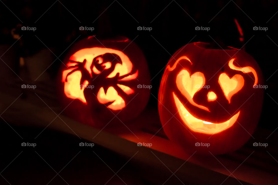 Halloween night party jack o’lantern to light up dark home for trick or treating decorations and centerpieces pumpkins carved with smiling heart shaped eyes and ghost with open arms cute Halloween home decor 