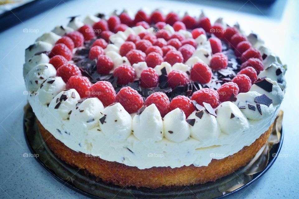 Raspberry cake 