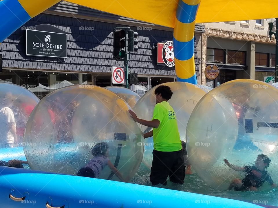 Giant bubbles