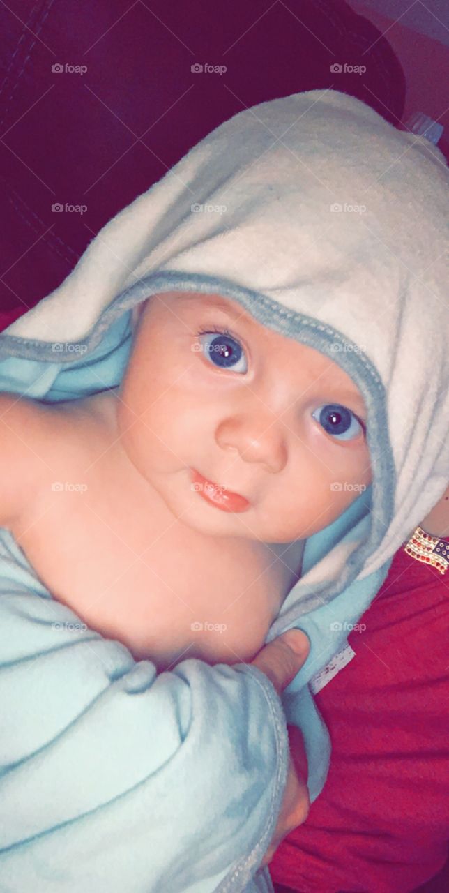 Baby loves bath time 💙