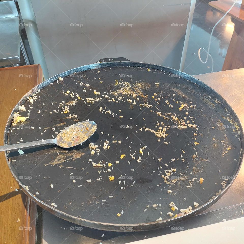 a frying pan that has been used to make fried rice