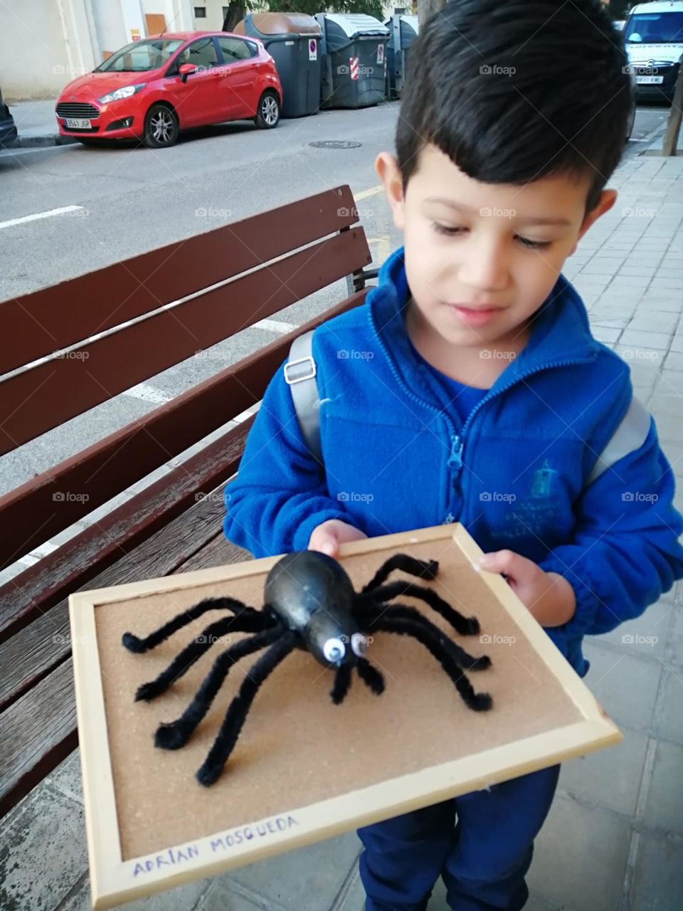 Niño y araña