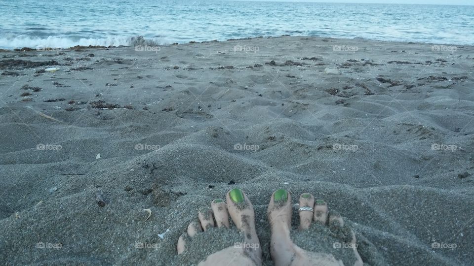 Toes and a$$ in the sand