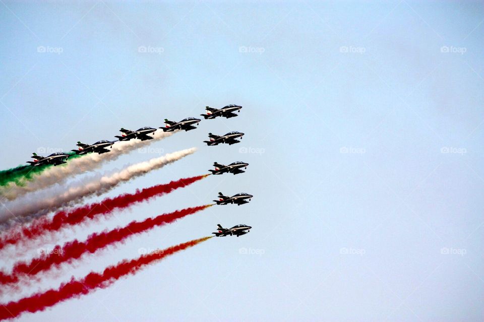 Frecce tricolori: nine planes in formation painting the Italian flag