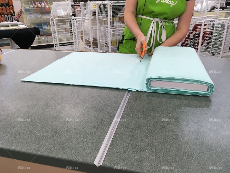 Cutting fabric in motion scissors 