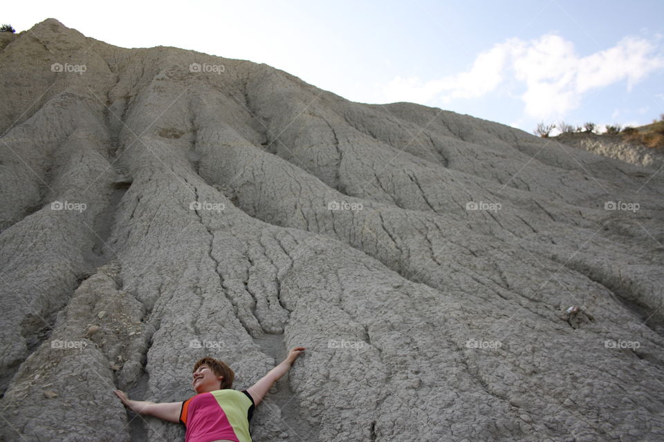 It is a very curious mountain. It has dunes and is gray in color. So, as I found the mountain curious, I decided to take a photo of it.