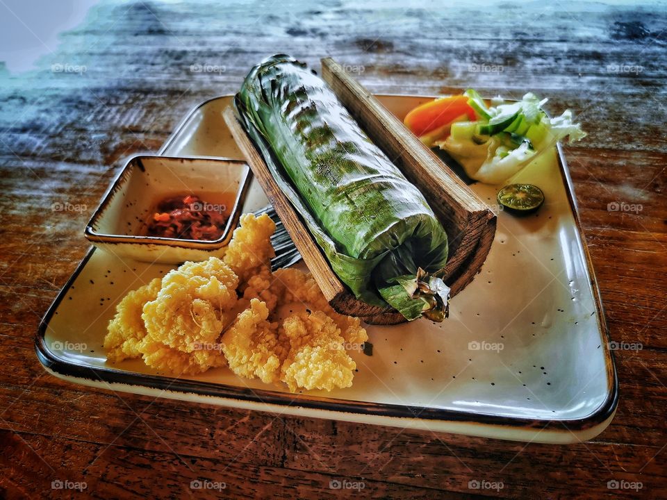 Roasted rice in banana leaf and bamboo