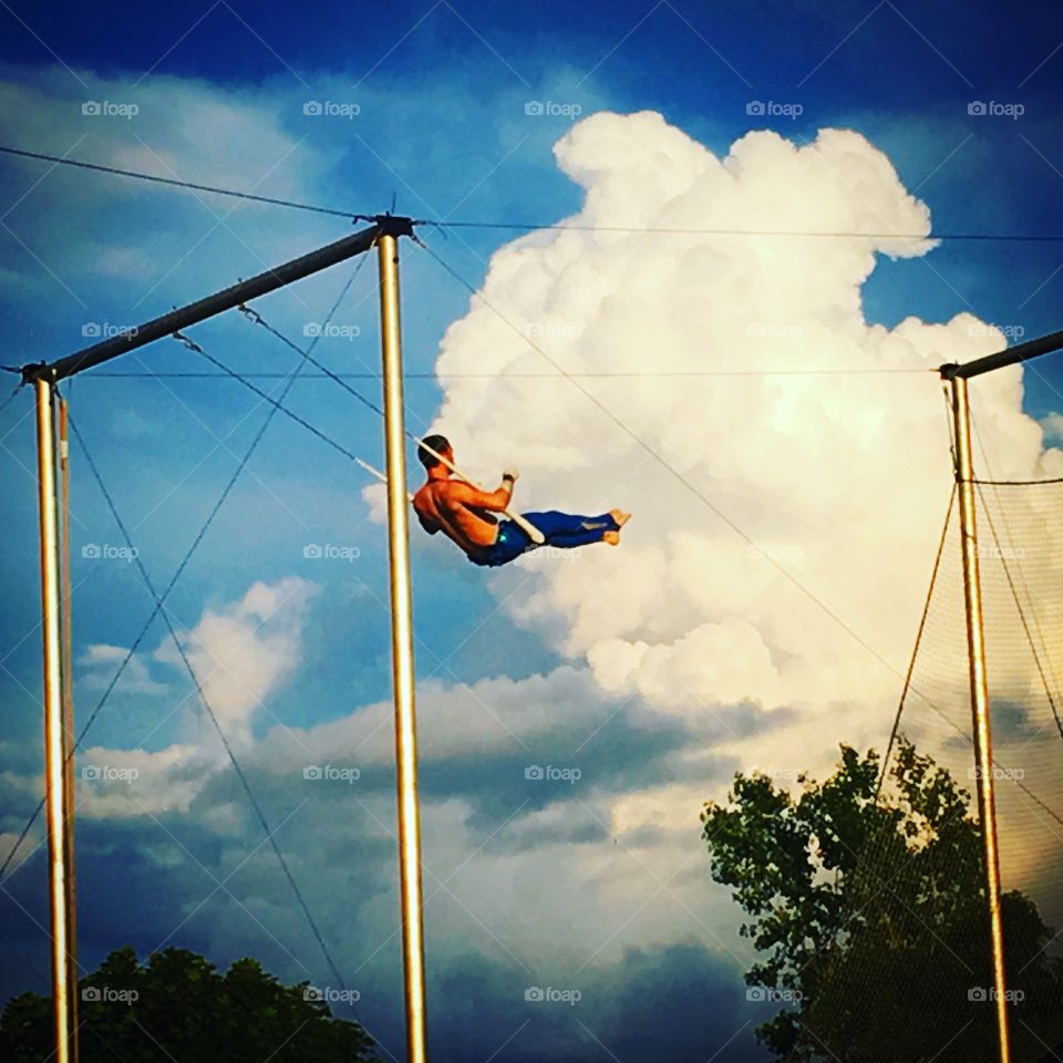 Lonely trapeze