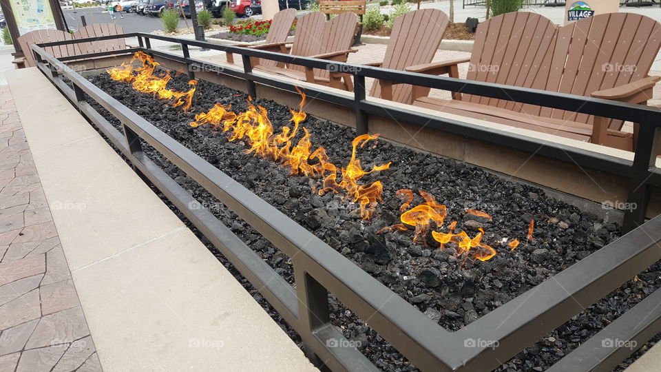 Outdoor fire pit