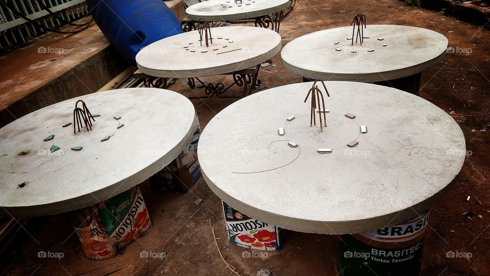 Tampas de concreto. Cimento, alvenaria.