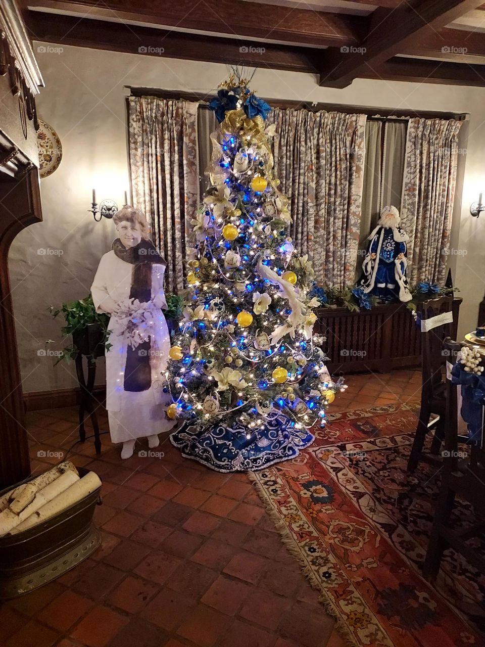 Christmas at Stan Hywet Victorian tree in bedroom