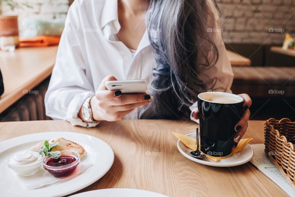 Women in a cafe