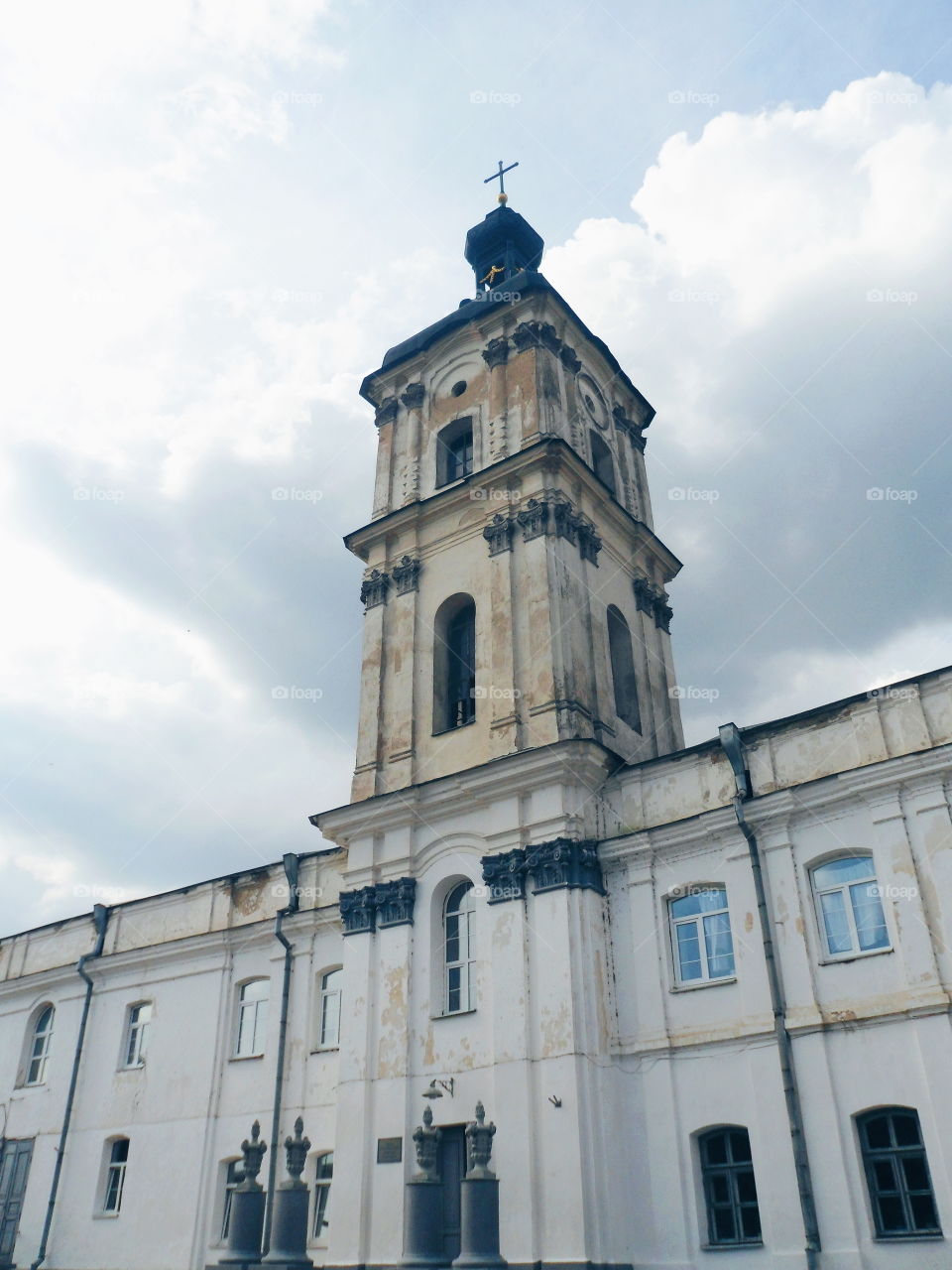 The striking monastery-fortress of the Order of the Barefoot Carmelites in Berdichev. A striking unexpected complex with powerful fortress walls, several towers, a church, a monastery, a bell tower, shops. All this was built here in 1642!