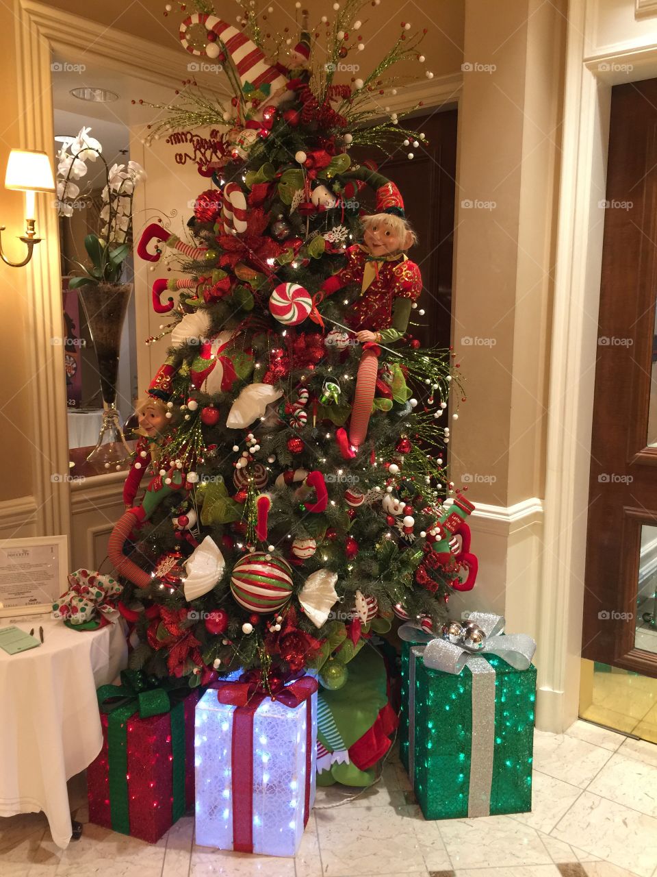 Christmas tree decorating contest