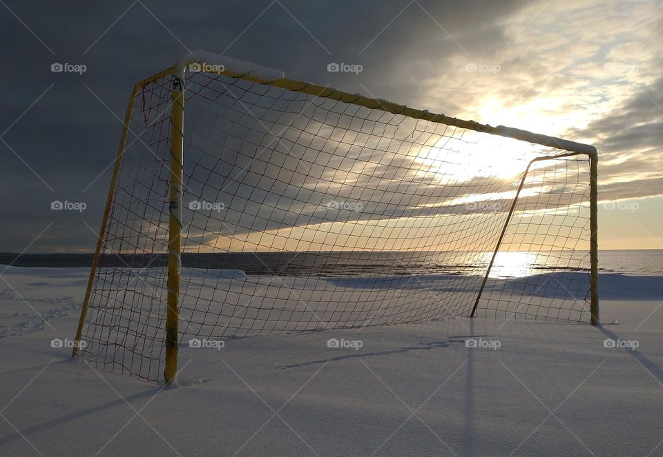 Sunset🌅❄️ Football goal on the beach⚽❄️ Geometry ⬜❄️