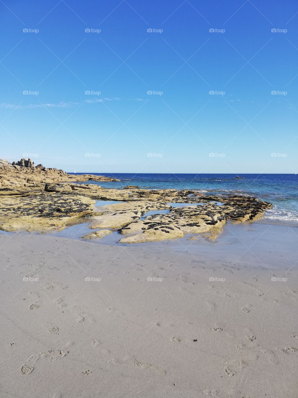 Rocher et plage bretonne