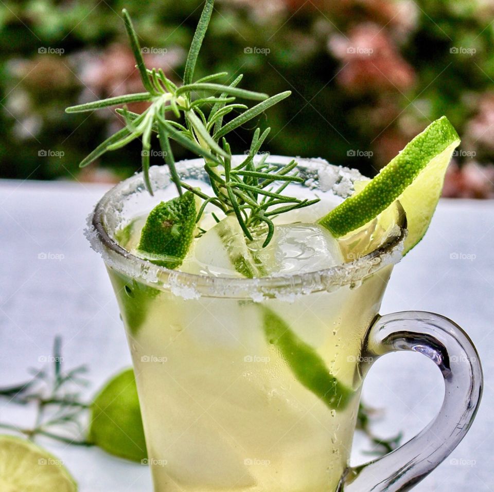 Rosemary, Lime, & Gin Cocktail 🍹