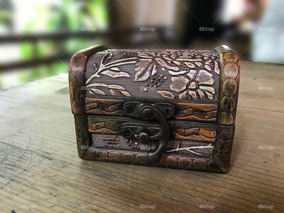 Old small wooden box to keep jewelry 