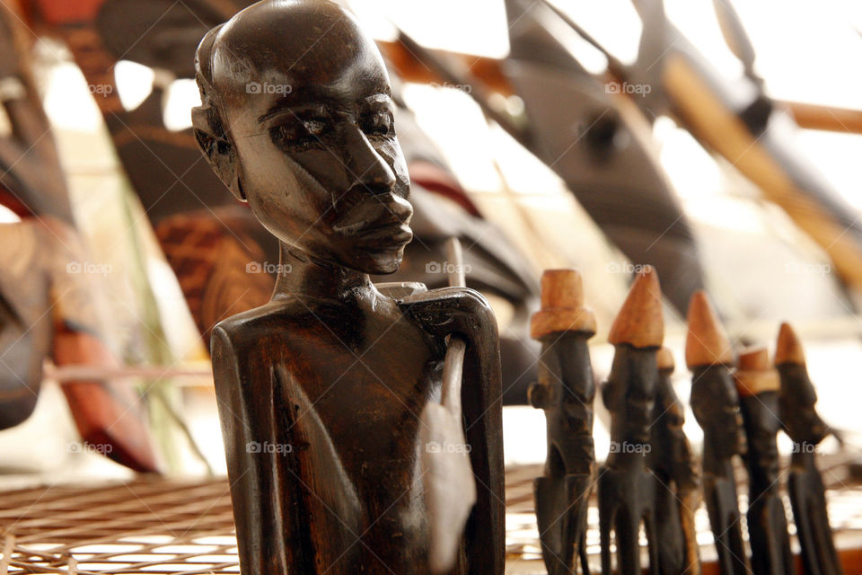 The ebony wood, which is imported from southern Sudan, is considered to be the best wood in the ceramics industry, which has benefited the people of South Sudan and the market of ceramics and handicrafts from the popular markets of tourists in Sudan