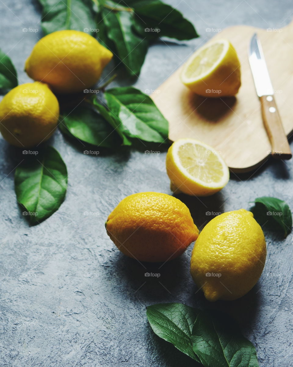 lemons cutting
