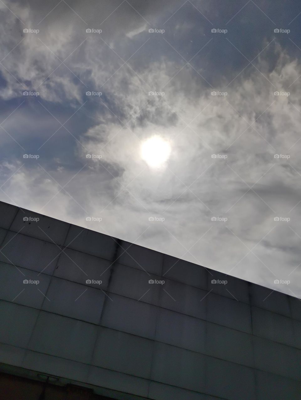 Recomeçar é começar de novo, retornar após interrupção. Recomeçar a vida é dar-se uma nova oportunidade para sonhar, reinventar e seguir em frente. Cada fase da vida tem sua importância e, é natural passar por mudanças