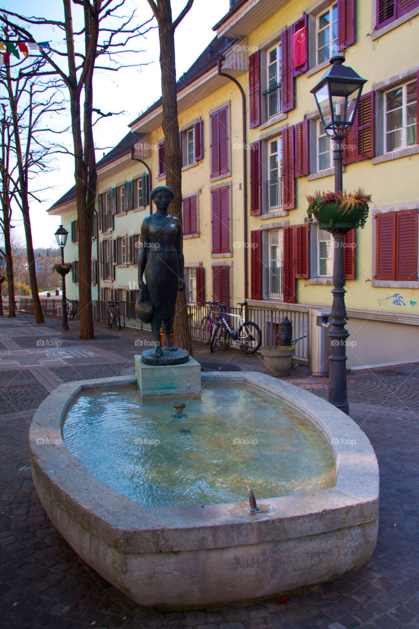 travel town fountain building by cmosphotos