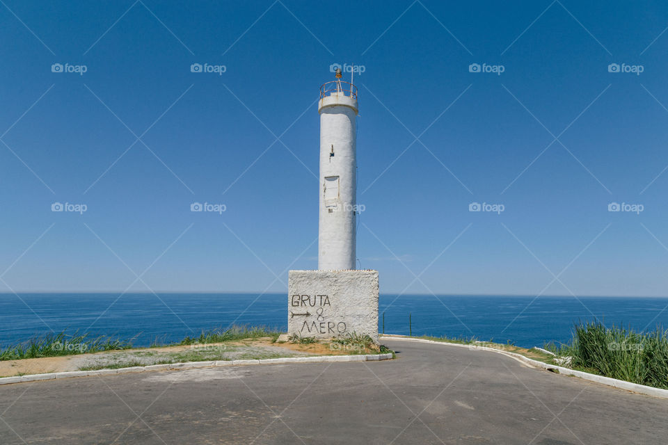 Praia com paisagem linda e fantástica no Brasil, na região do Lagos no Rio de Janeiro, em Búzios. Uma ilha incrível de conhecer!