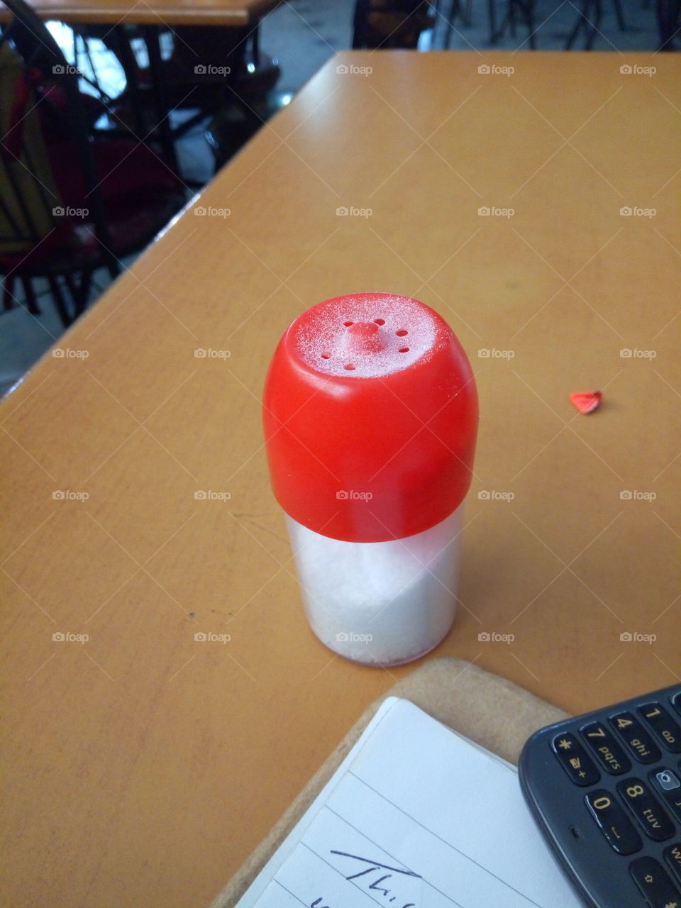 salt shaker best colour dont use your hand to pinch salt in your chips pliiz