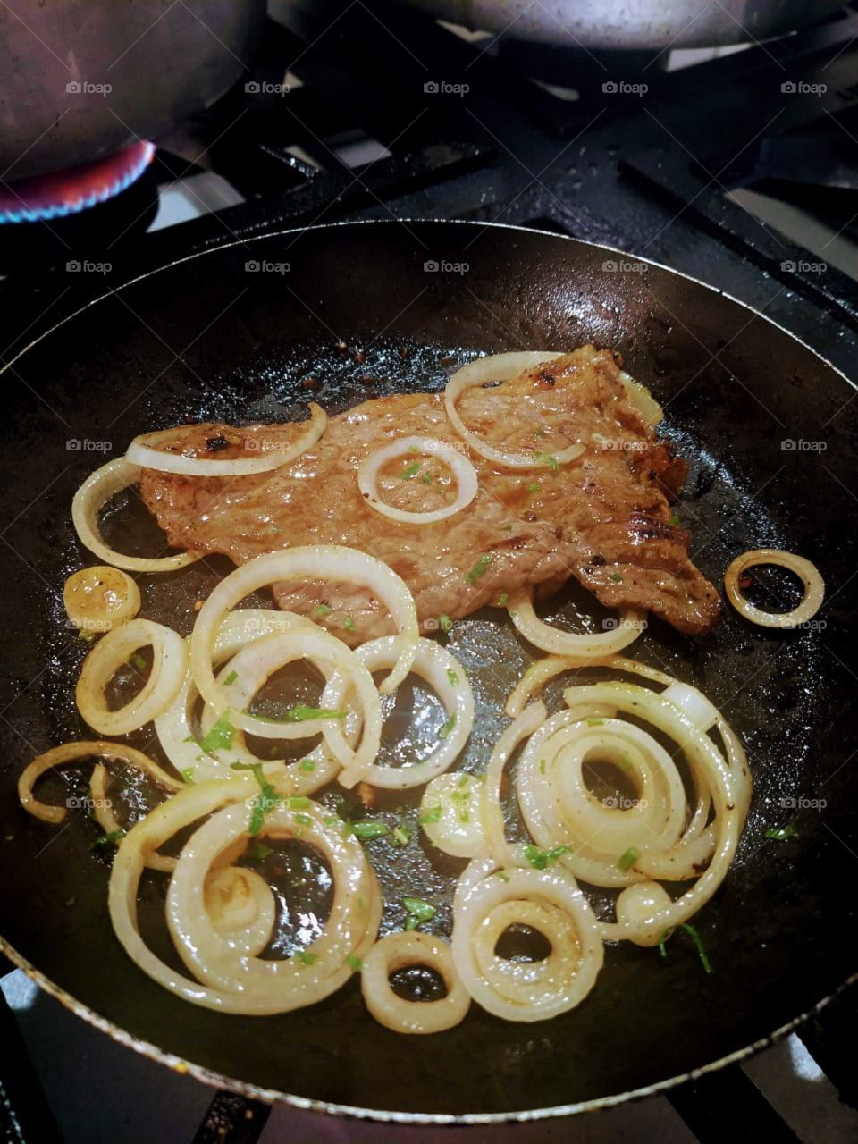 Bife com cebola