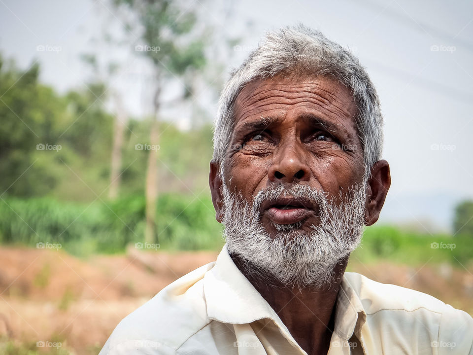 Portrait of an hardworking old man