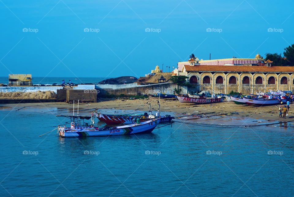 Fishing boat - Blue sky - seascape - coastal 