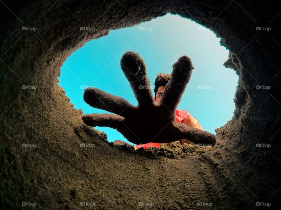 GOPRO SHOT HAND IN A HOLE