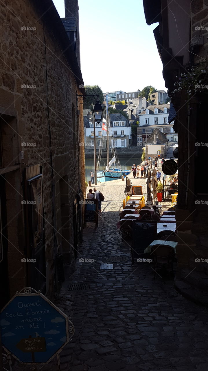 Perfect Sunday afternoon in the small French city of Auray! Peaceful and calm to drink a coffee.