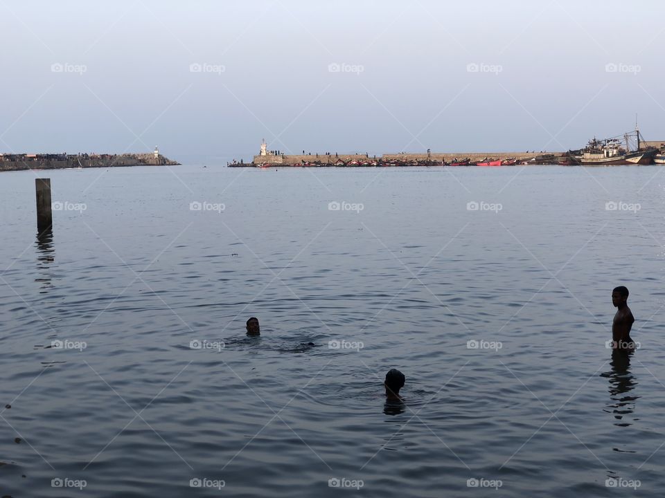 Kids swimming 