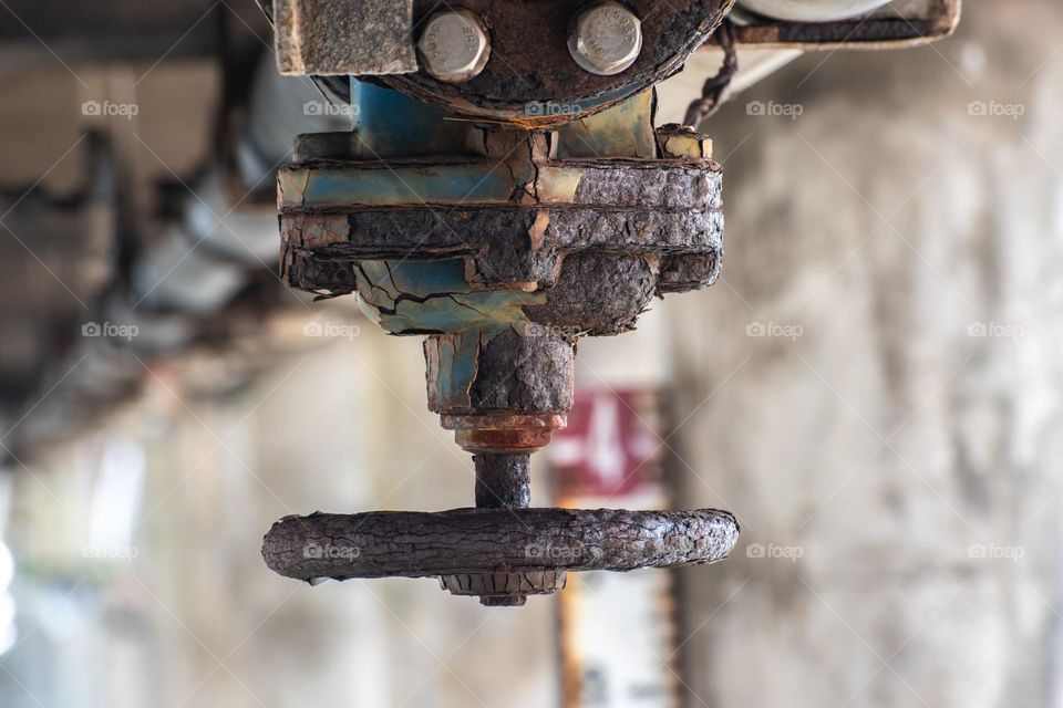 Nombre : llave timón. Una vieja llave oxidada de barco pesquero antiguo. Puerto Punta del Este  Maldonado, Uruguay.