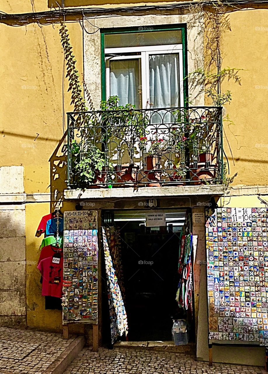 Beautiful balcony and souvernier shop underneath 