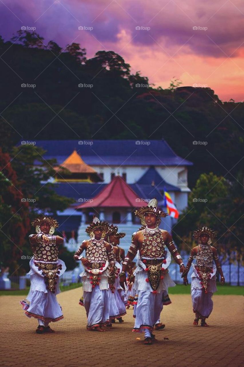 Sri Lankas Traditional Dancers
