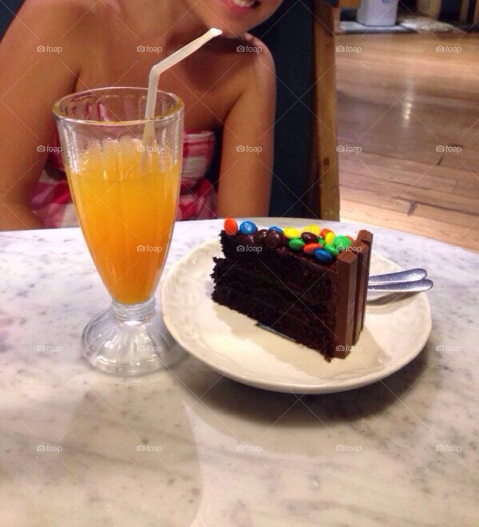 Cake and juice 