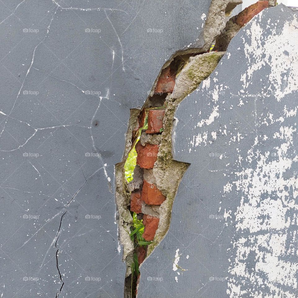 cracked walls due to landslides, earthquakes