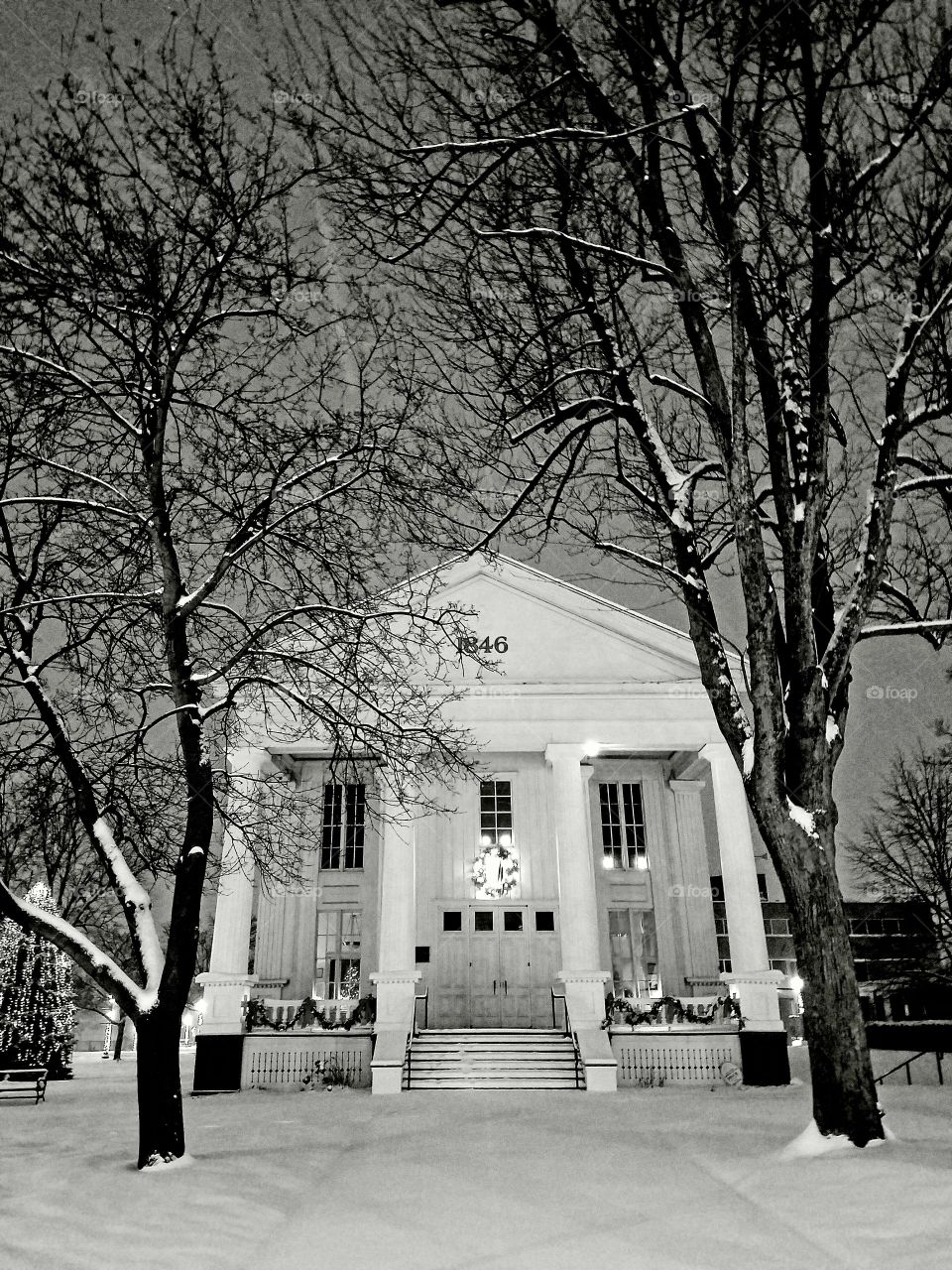 courthouse black and white