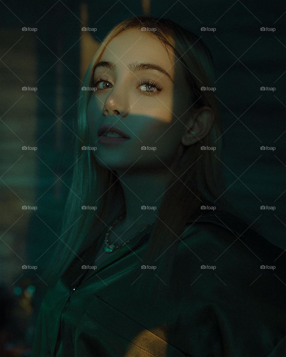 I would like describe this image luxuy and beautiful girls