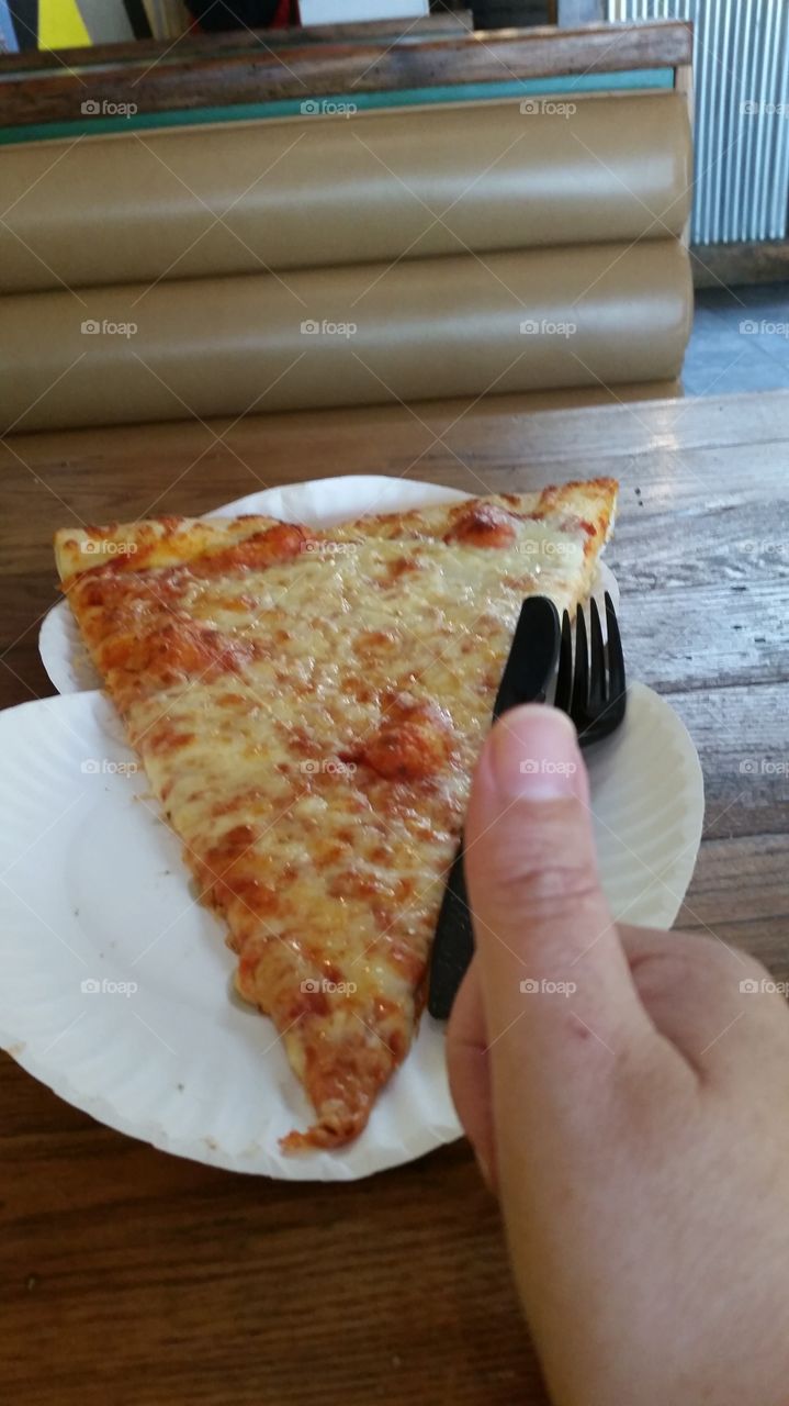 thumbs up for pizza