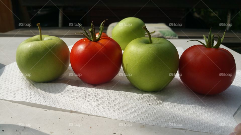 apple and tomato