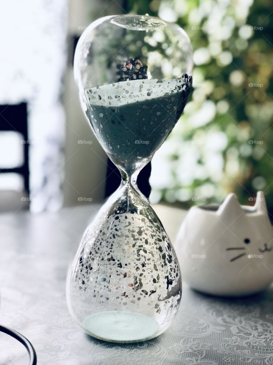 Pretty, little hourglass keeping perfect time