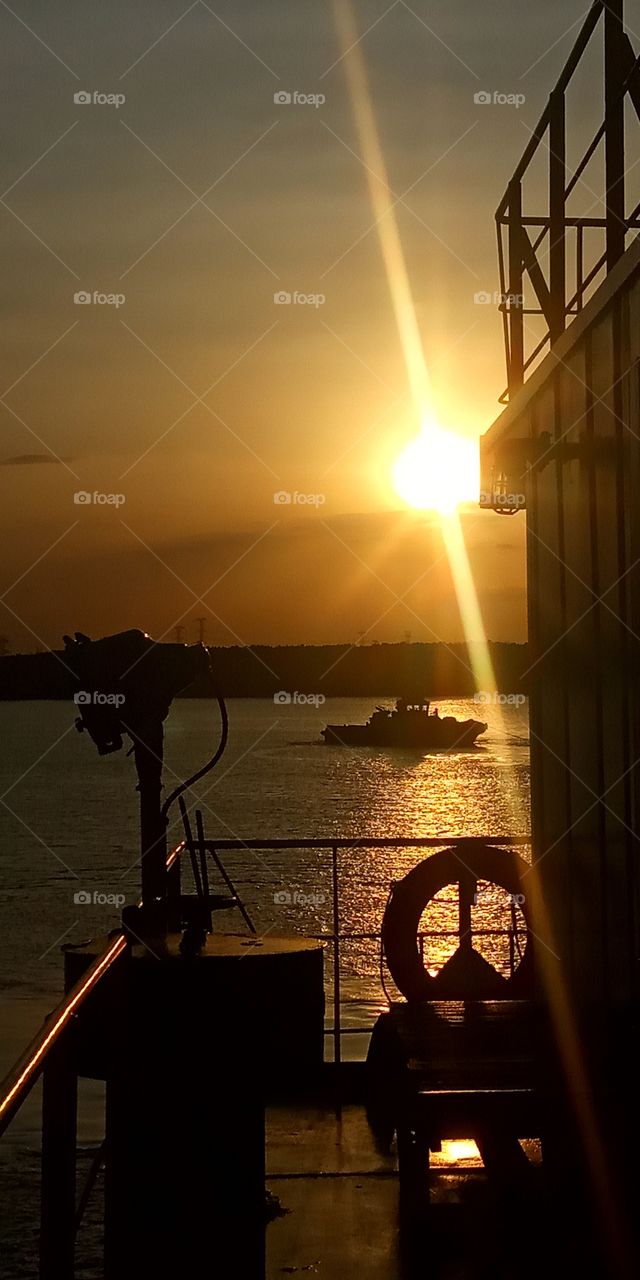 sunset
040221
#in port