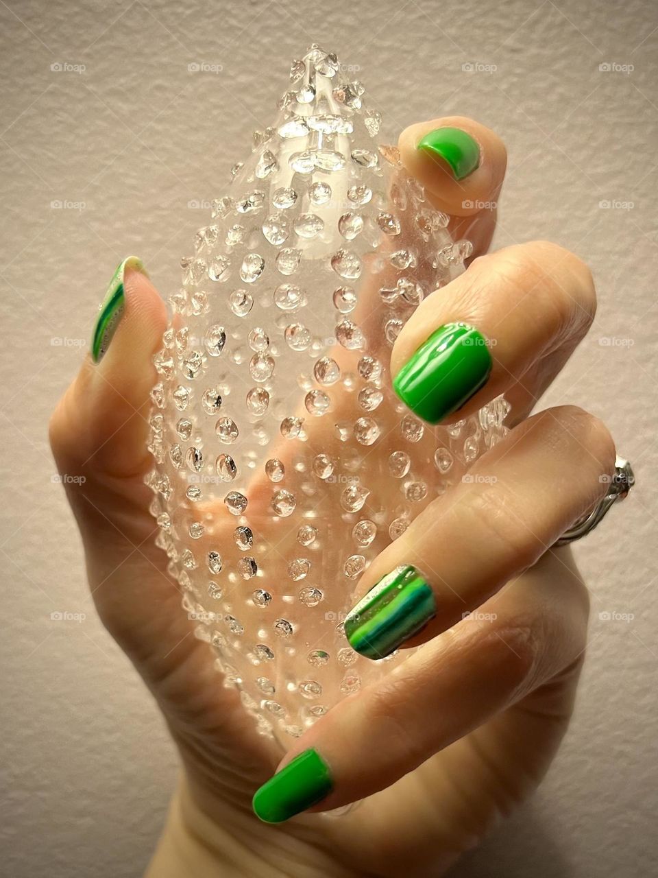 Bright green gel polish manicure 