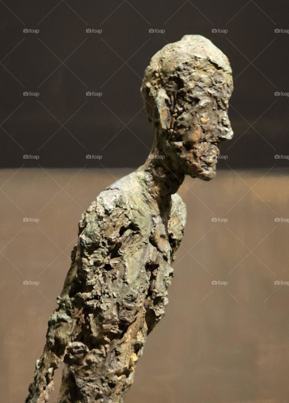 sculpture de Giacometti devant toile de Rothko