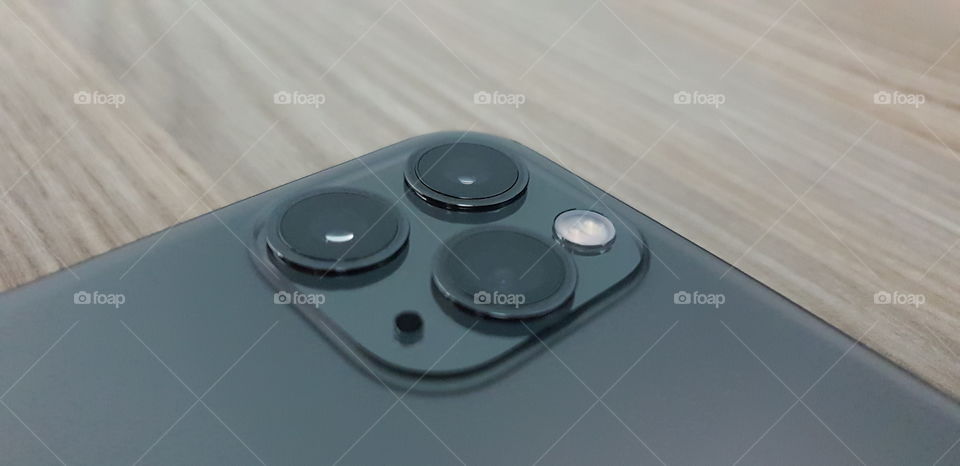 iphone 11 pro triple camera