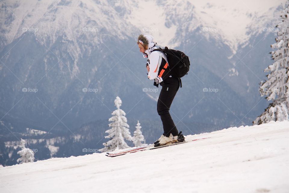 Woman skiing in peak Postavarul 