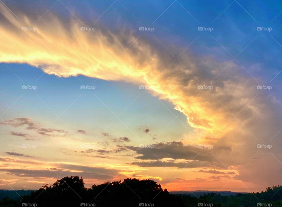 
🌇🇺🇸 An extremely beautiful sunset in Jundiaí, interior of Brazil. Cheer the nature! / 🇧🇷 Um entardecer extremamente bonito em Jundiaí, interior do Brasil. Viva a natureza! 